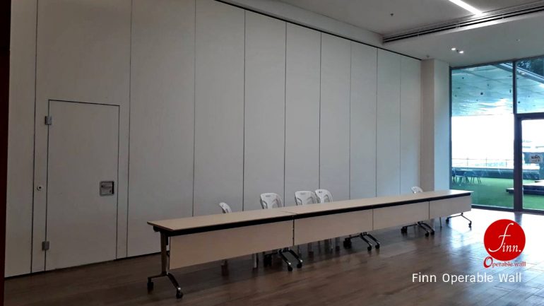 ByBUZZ@Bangkok Reference Projects. Meeting & Training Room :: Finn Operable wall systems.